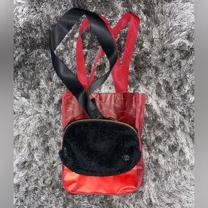 Lululemon Sherpa Belt Bag, Black, Gold Hardware, Like Brand New, Worn Once!